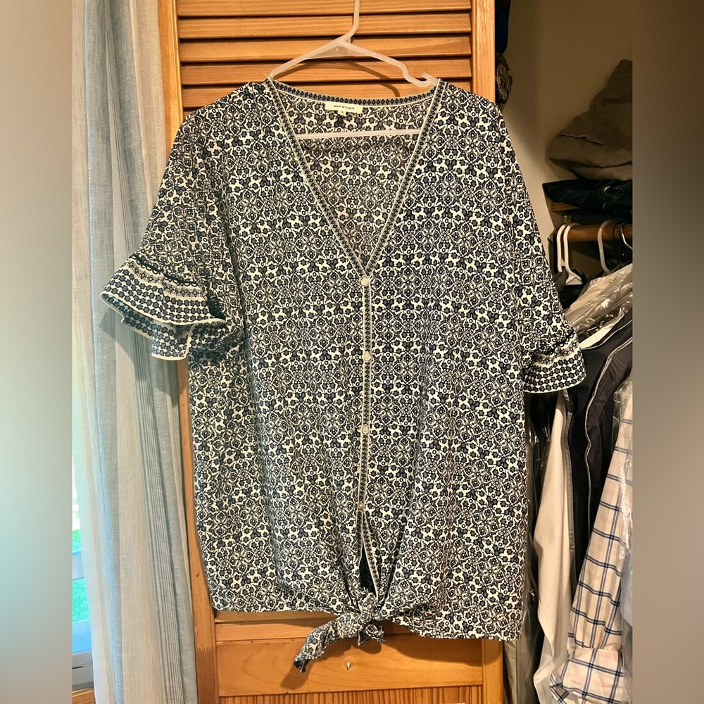 Blue floral print bottom tie button up